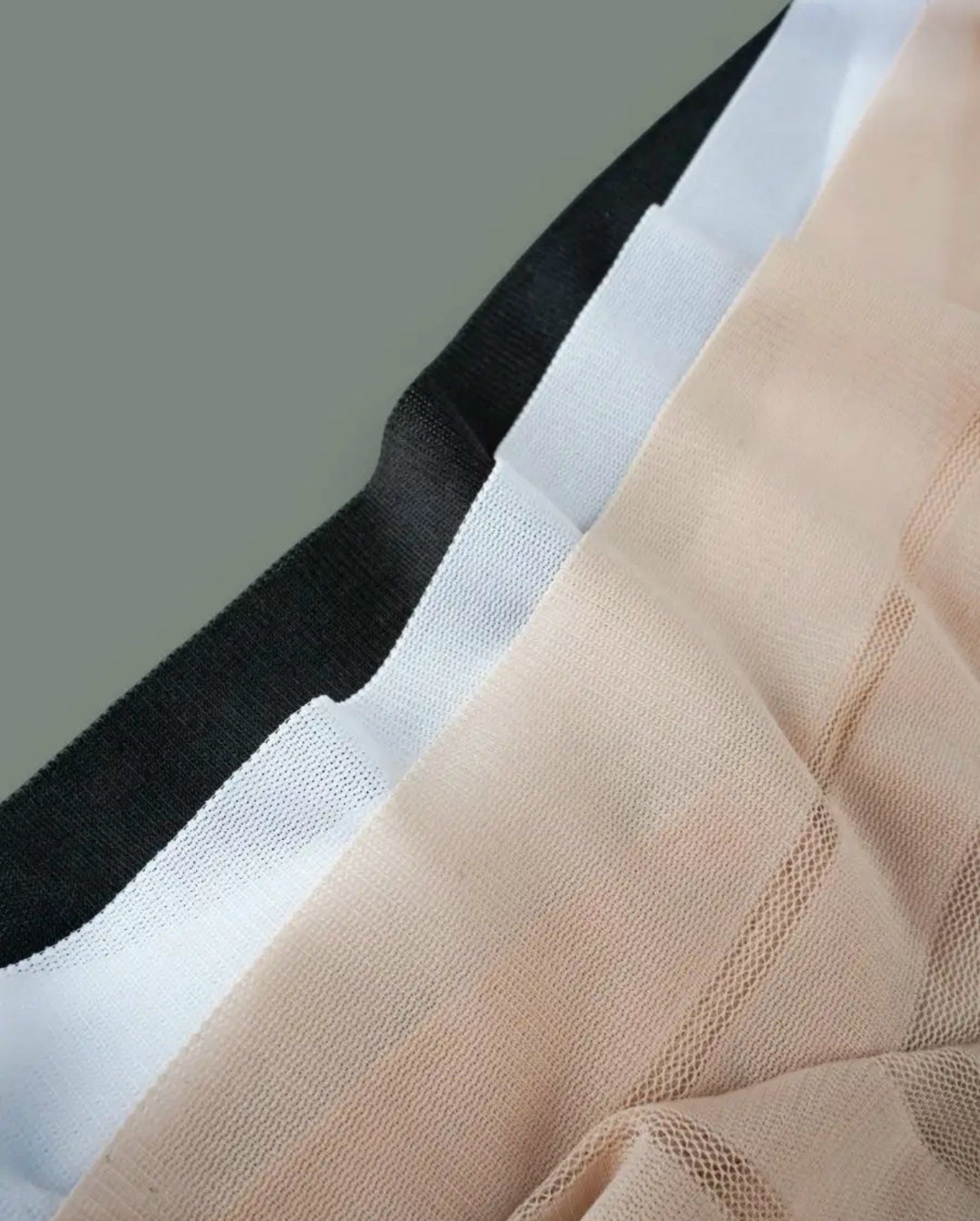 девушки в белых стрингах,в белых трусиках,белые стринги,трусы женские,трусиках