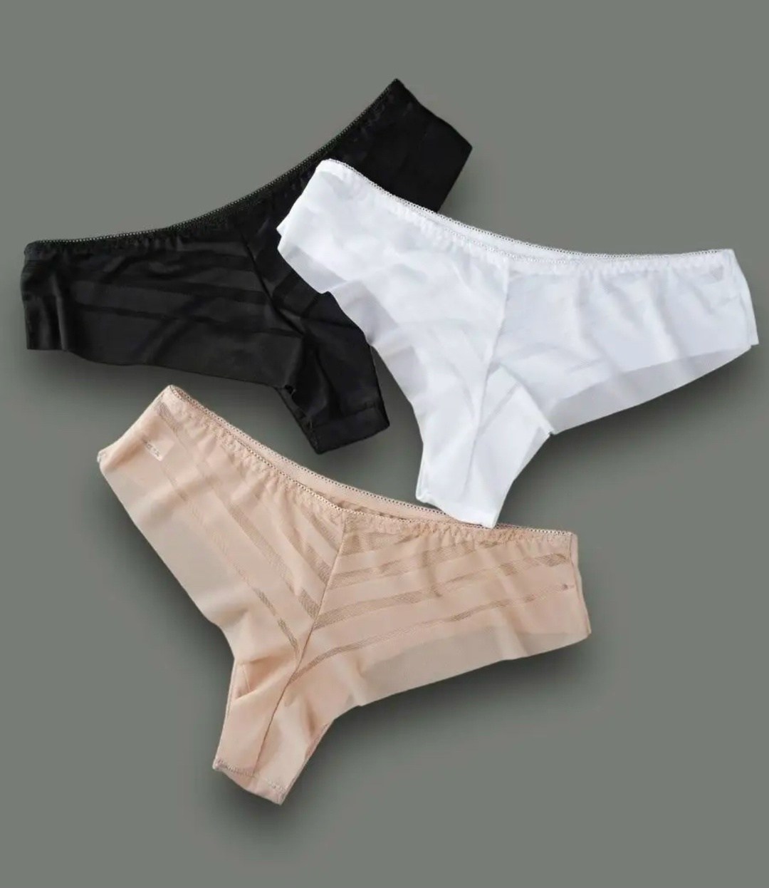 девушки в белых стрингах,в белых трусиках,белые стринги,трусы женские,трусиках