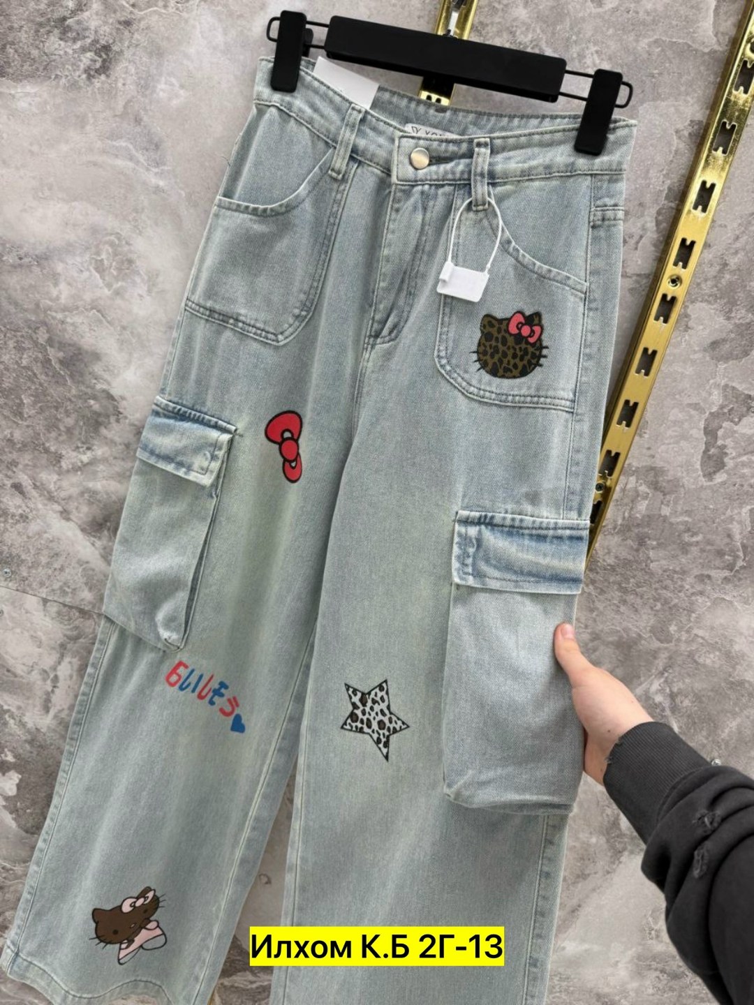 женские джинсы,джинсы с нашивками,джинсовые брюки,джинсы с карманами,одежда джинсы