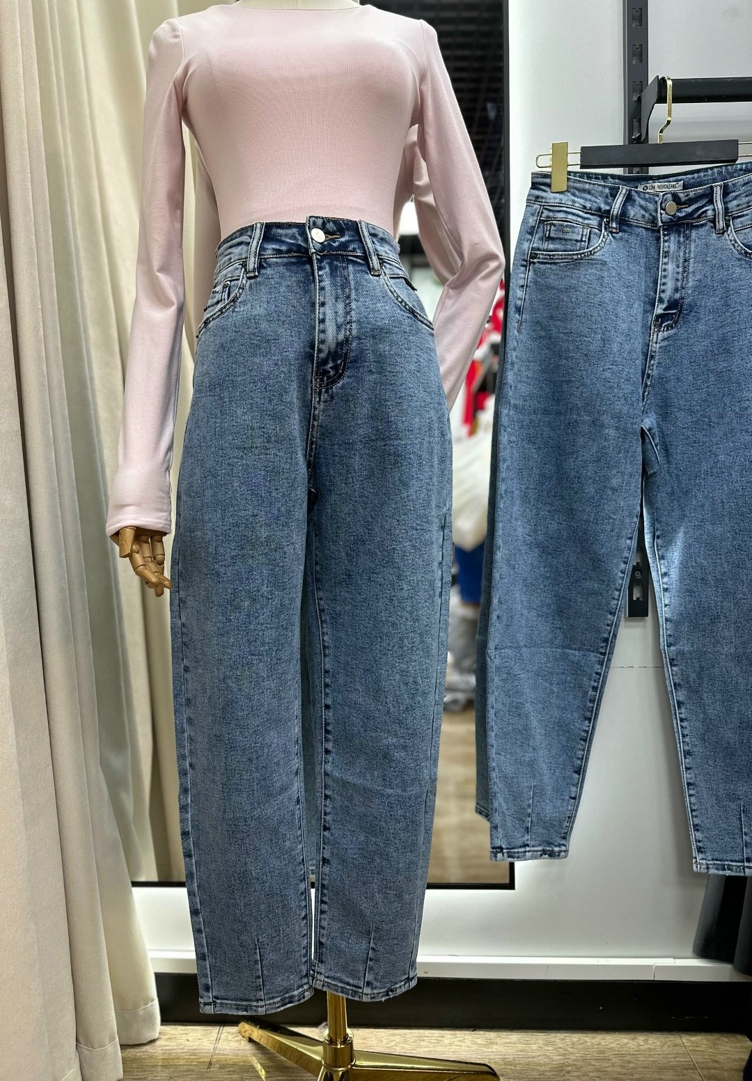 модные джинсы осень 2025,модные джинсы,джинсы тренд,джинсы 2026 женские модные тенденции,модные джинсы 2025