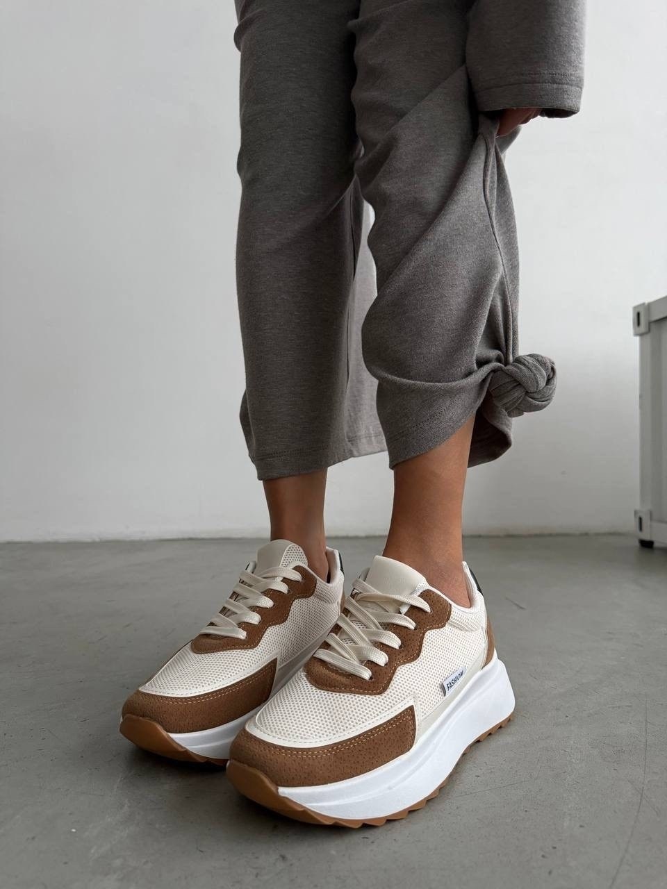 ,кроссовки женскиe,спортивная ,стильные женские кроссовки,модные кроссовки