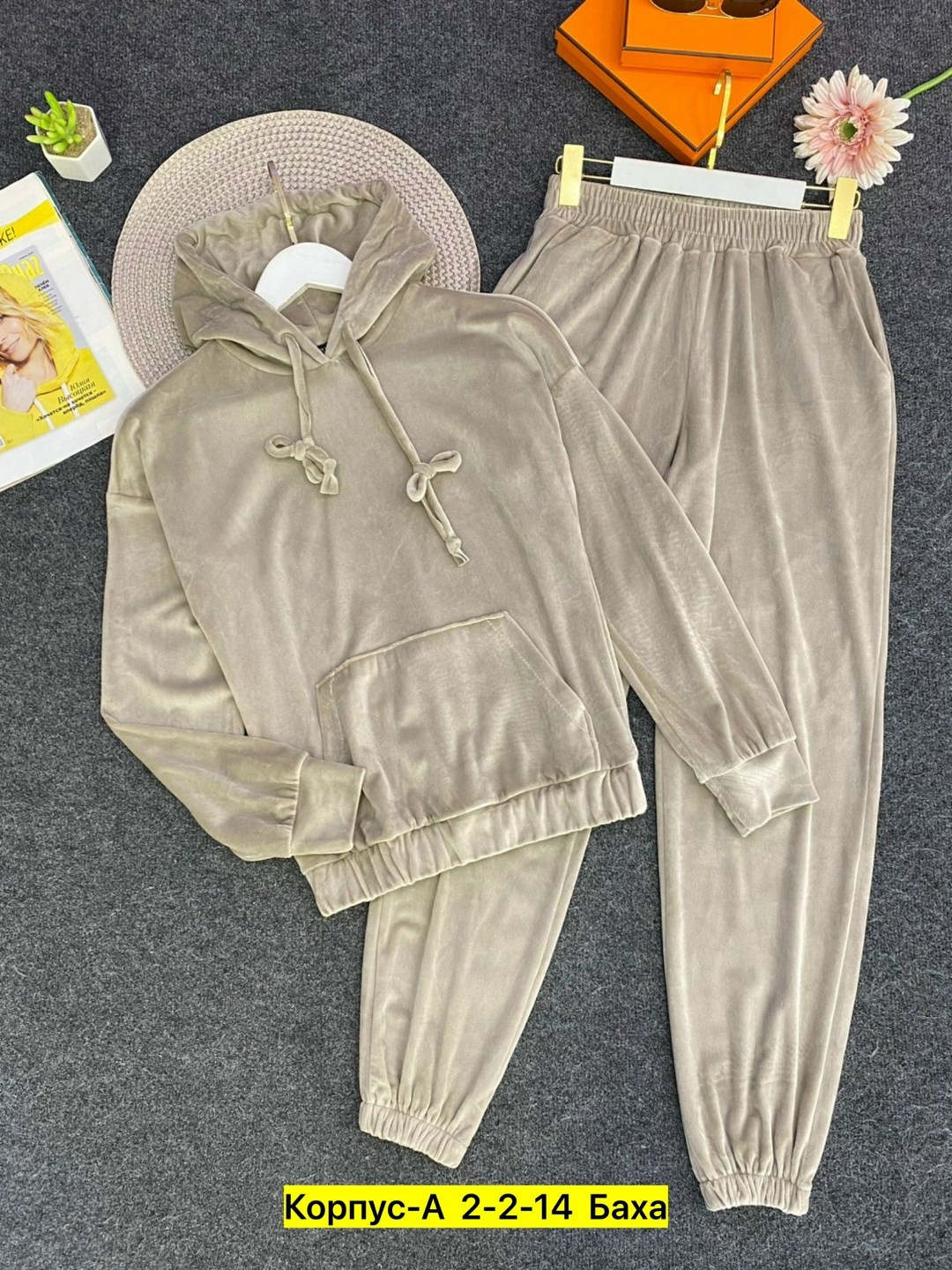 велюровый костюм,спортивный костюм из велюра,костюм спортивный велюровый,костюм женский,женский велюровый спортивный костюм