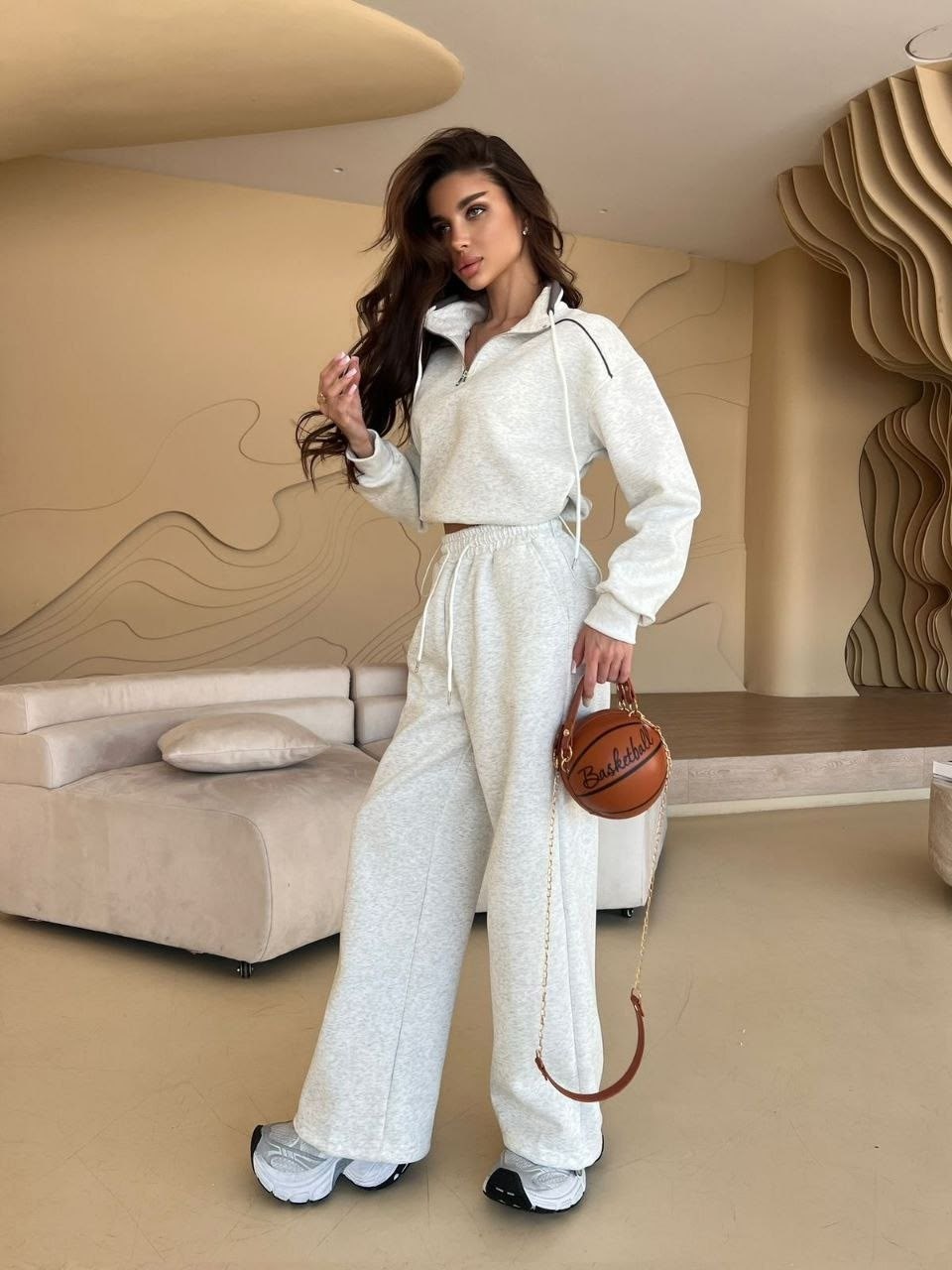 спортивный костюм miu miu женский,костюм спортивный,костюм спортивный женский,стильный костюм,женский красный костюм miu miu