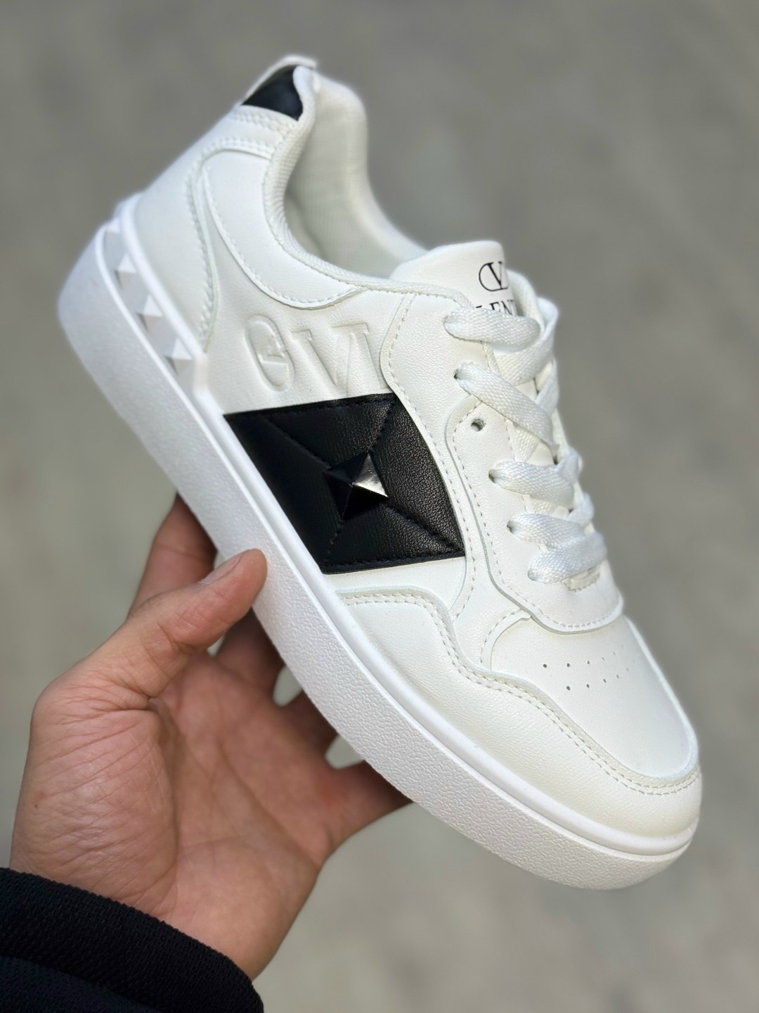 ,кроссовки женскиe,кроссовки valentino,кроссовки женские valentino,белые кроссовки