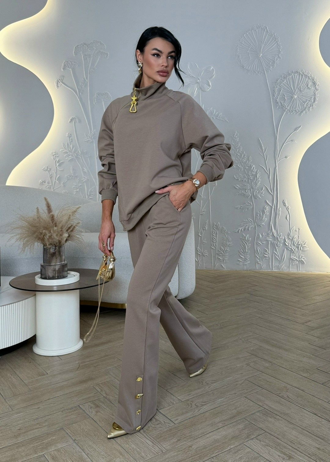 элегантные брюки,модные брюки,широкие брюки,бежевые брюки,повседневные брюки