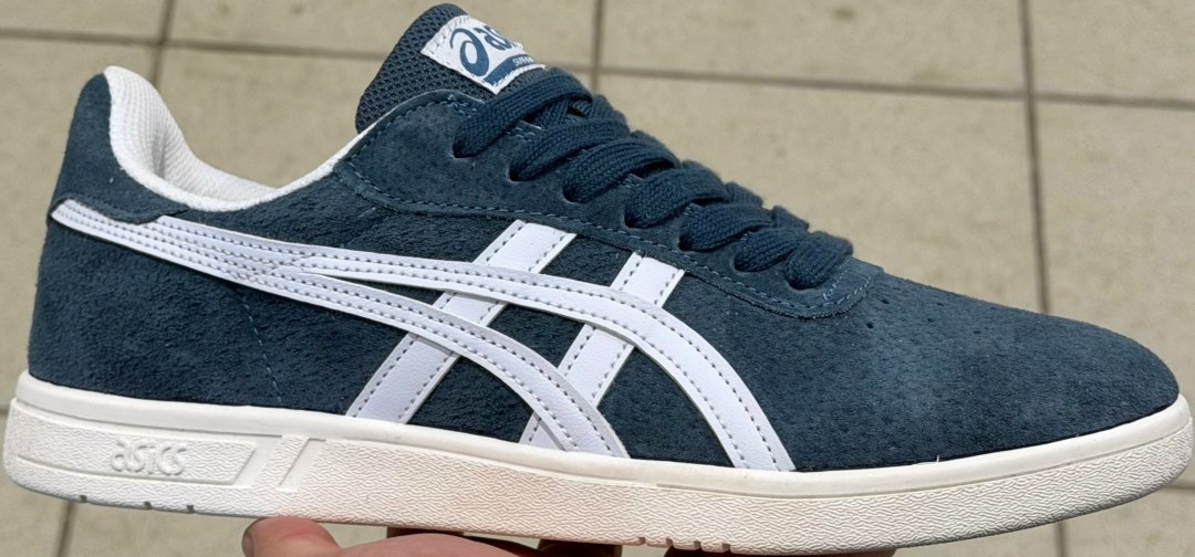 кроссовки lacoste,кроссовки lacoste baseshot,мужские кроссовки lacoste baseshot из замши с резиновой подошвой,кеды baseshot lacoste,замшевые кроссовки lacoste для мужчин с контрастной резиновой подошв