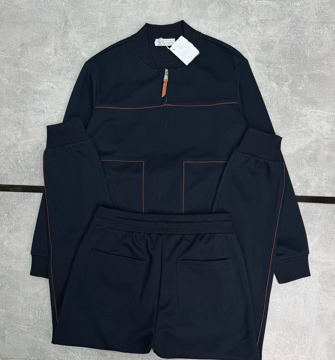 спортивный костюм brunello cucinelli,костюм спортивный,мужские спортивные костюмы,белые костюмы