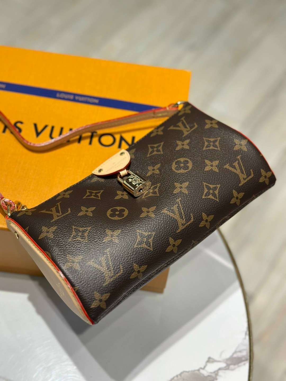 louis vuitton сумка на плечо кросс-боди,сумка женская louis vuitton,сумкa louis vuitton,сумка луи виттон,louis vuitton pochette