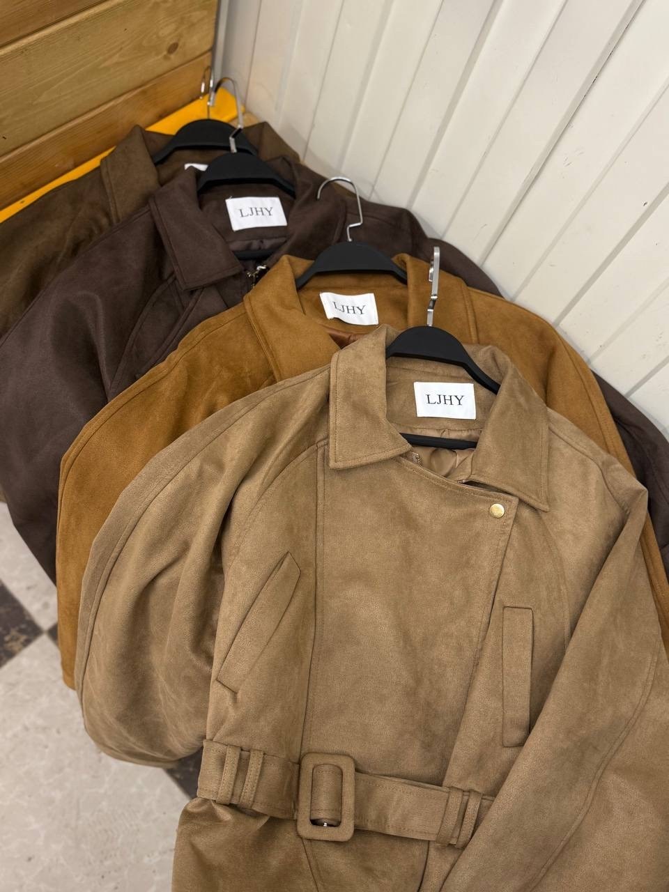 замшевая куртка,куртка рабочего тренд замшевая tinaria 313880037,куртка замшевая женская,куртка из искусственной замши коричневая,классическая коричневая замшевая женская куртка с поясом