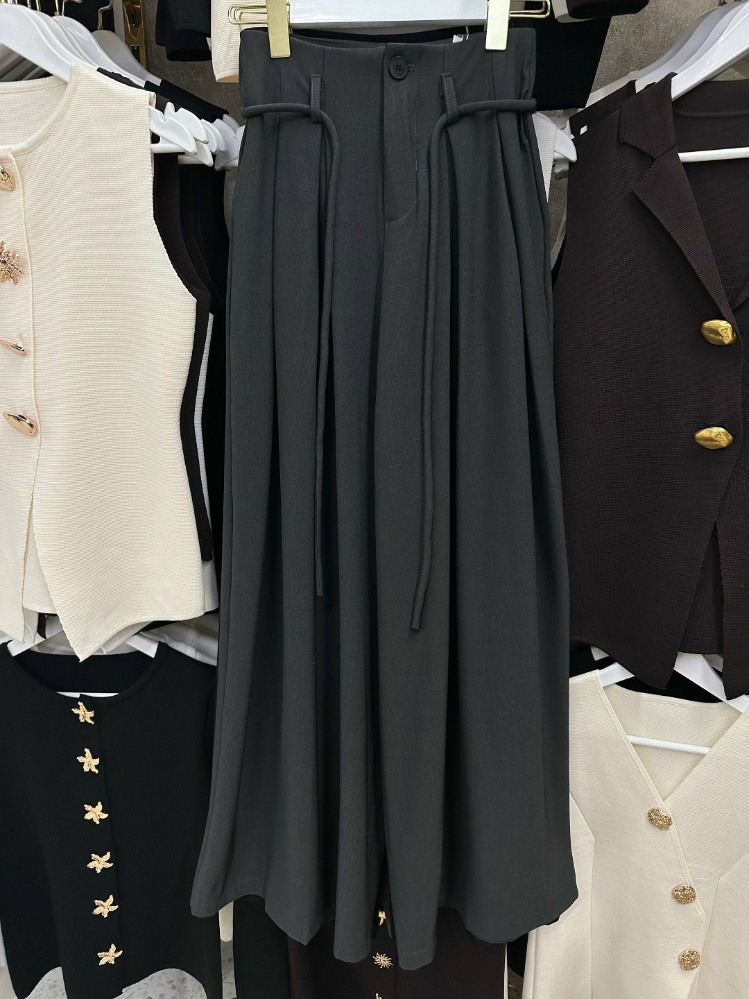 широкие брюки женские,широкие брюки для женщин,широкие брюки,брюки с широкими штанинами,брюки женские с широкими штанинами