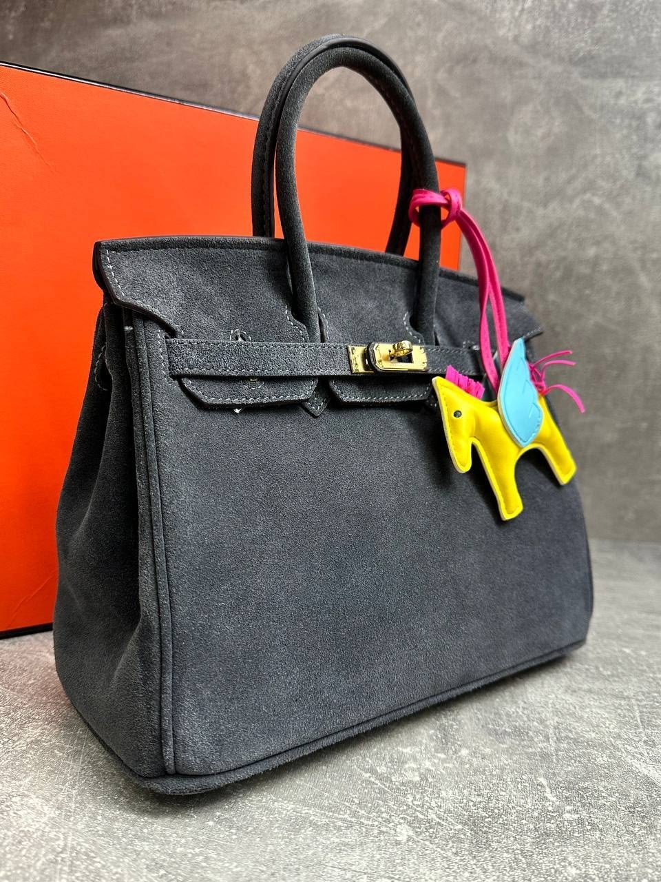 брелок-подвеска на сумку "лошадка с крыльями" по мотивам hermes,сумка hermes,сумка женская hermes,брелок для сумки,сумки эрмес замшевая