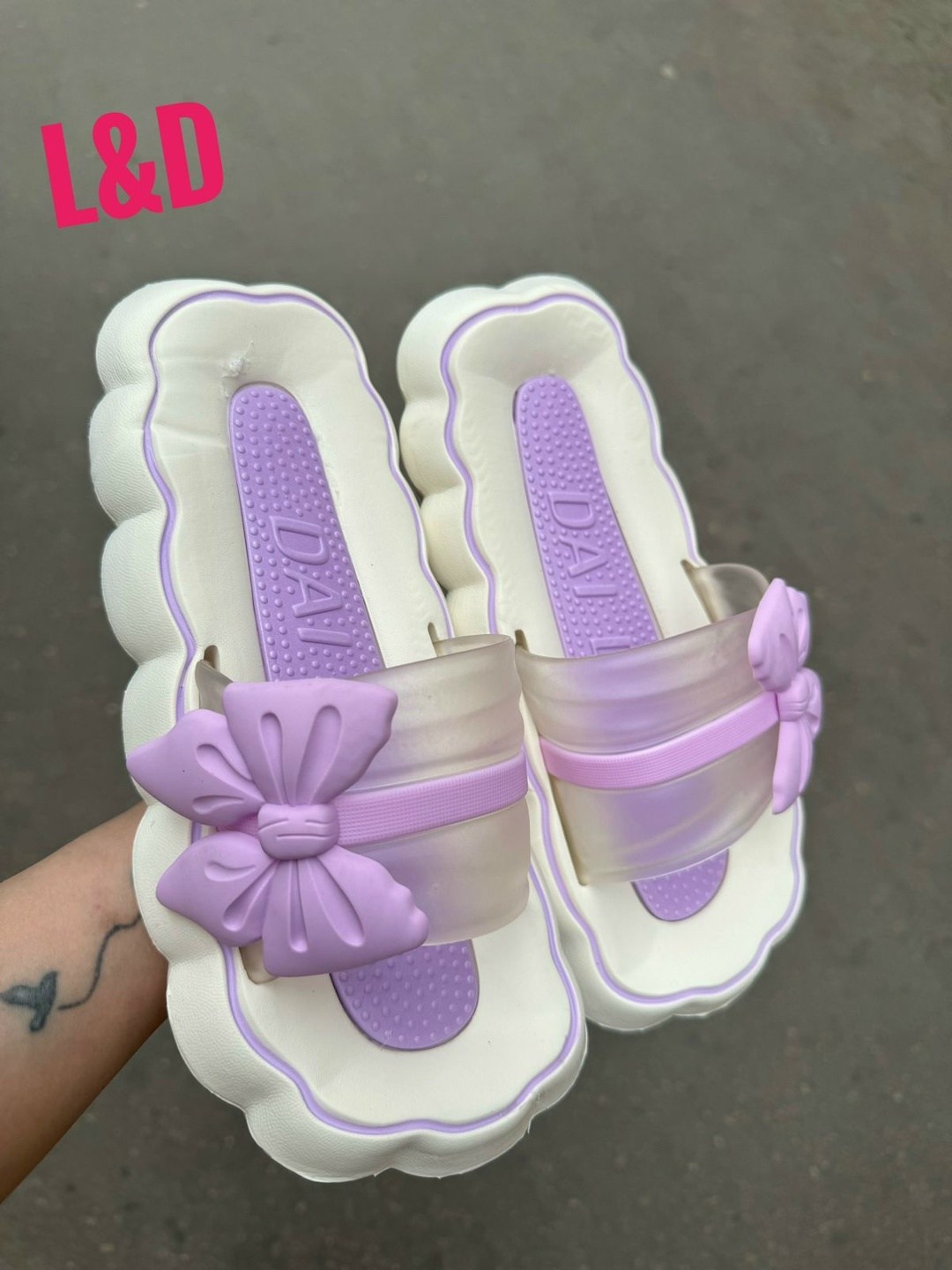 ,шлепанцы женские,летние тапочки,модные тапочки,шлепанцы модные