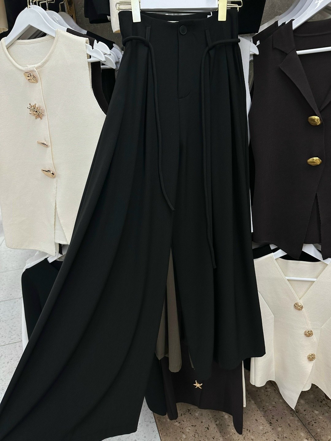 широкие брюки женские,широкие брюки для женщин,широкие брюки,брюки с широкими штанинами,брюки женские с широкими штанинами