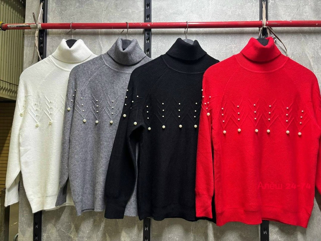 женский свитер,кофта женская,костюм женский,белый трикотажный костюм,свитер женский с горлом