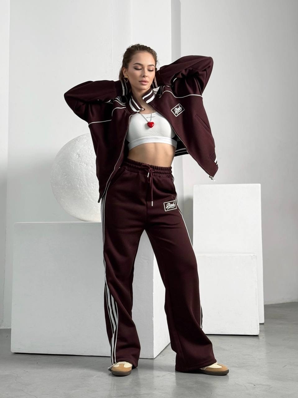 спортивные костюм,adidas tracksuit,womens adidas burgundy tracksuit,женский костюм,стильные спортивные костюмы