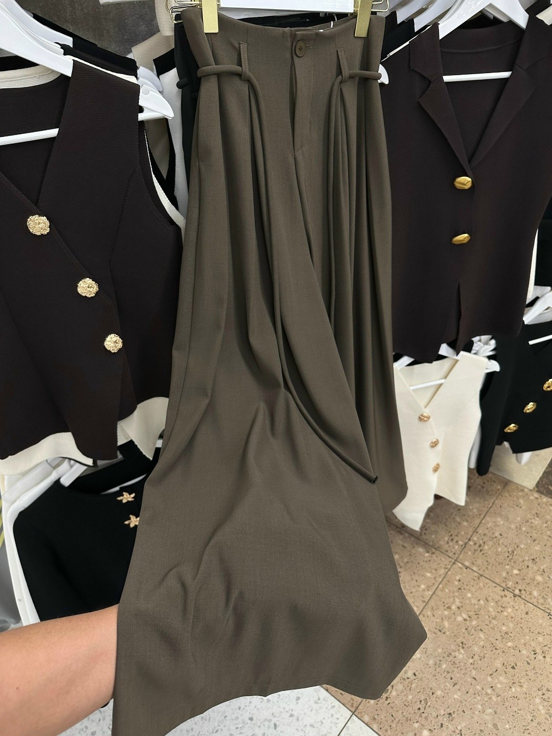 широкие брюки женские,широкие брюки для женщин,широкие брюки,брюки с широкими штанинами,брюки женские с широкими штанинами