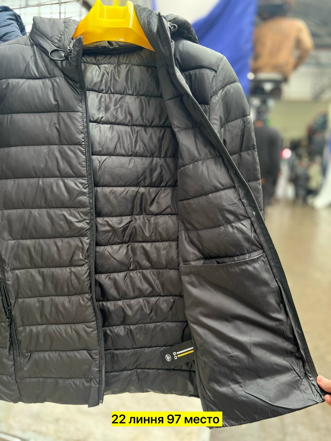 куртка мужская демисезонная на синтепоне,куртка мужская демисезонная на синтепоне стильного фасона,куртка мужская демисезонная стеганная на синтепоне с логотипом,мужская демисезонная куртка,куртка муж