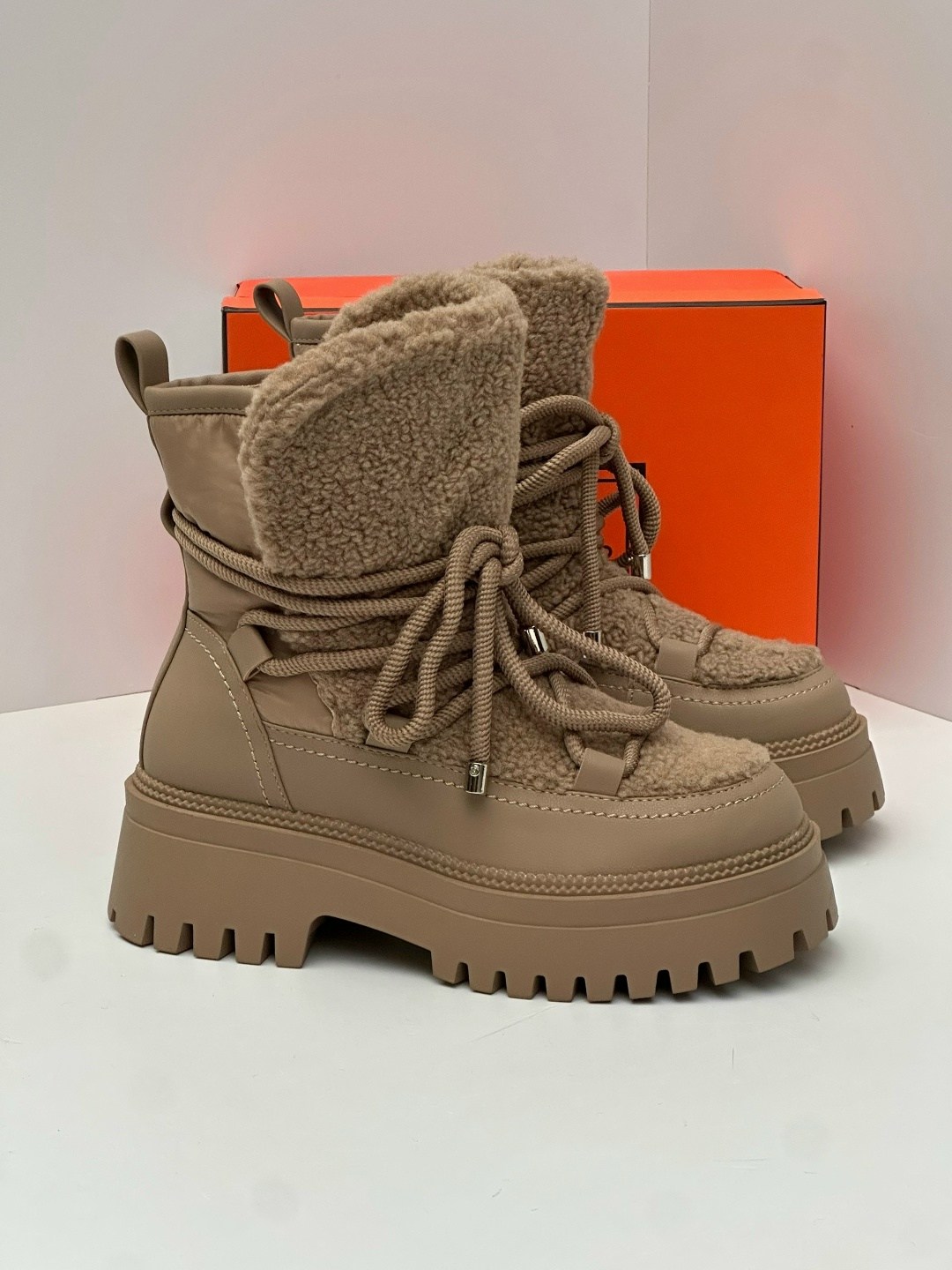 зимние женские ботинки,зимняя женская ,женские ботинки,зимние дутики  женская,женская