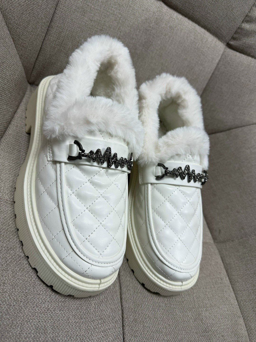 ,угги женские,зимняя женская ,модные угги,женская