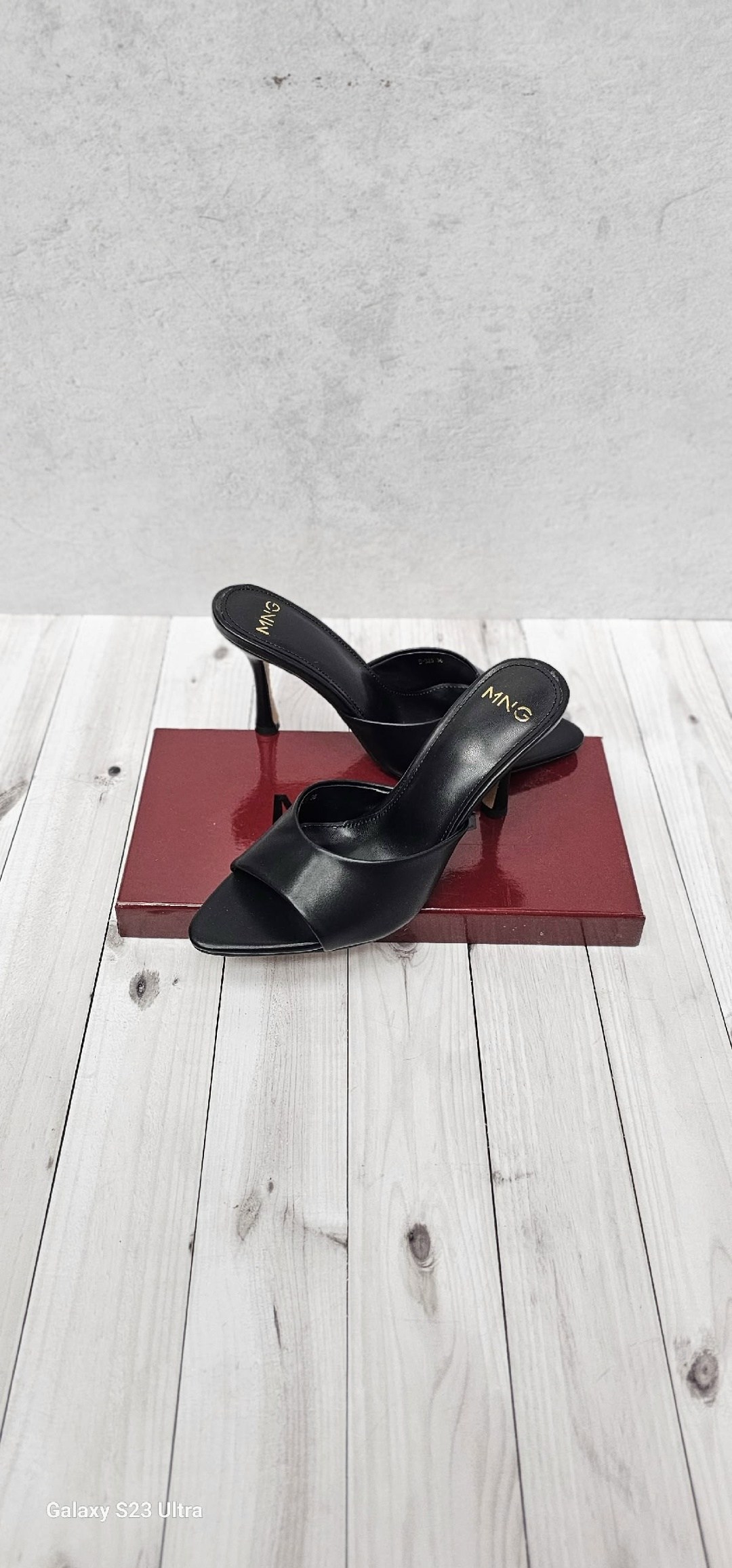 ,бежевые кожаные босоножки the row на низком каблуке,мюли женские,женские босоножки,мюли на каблуке