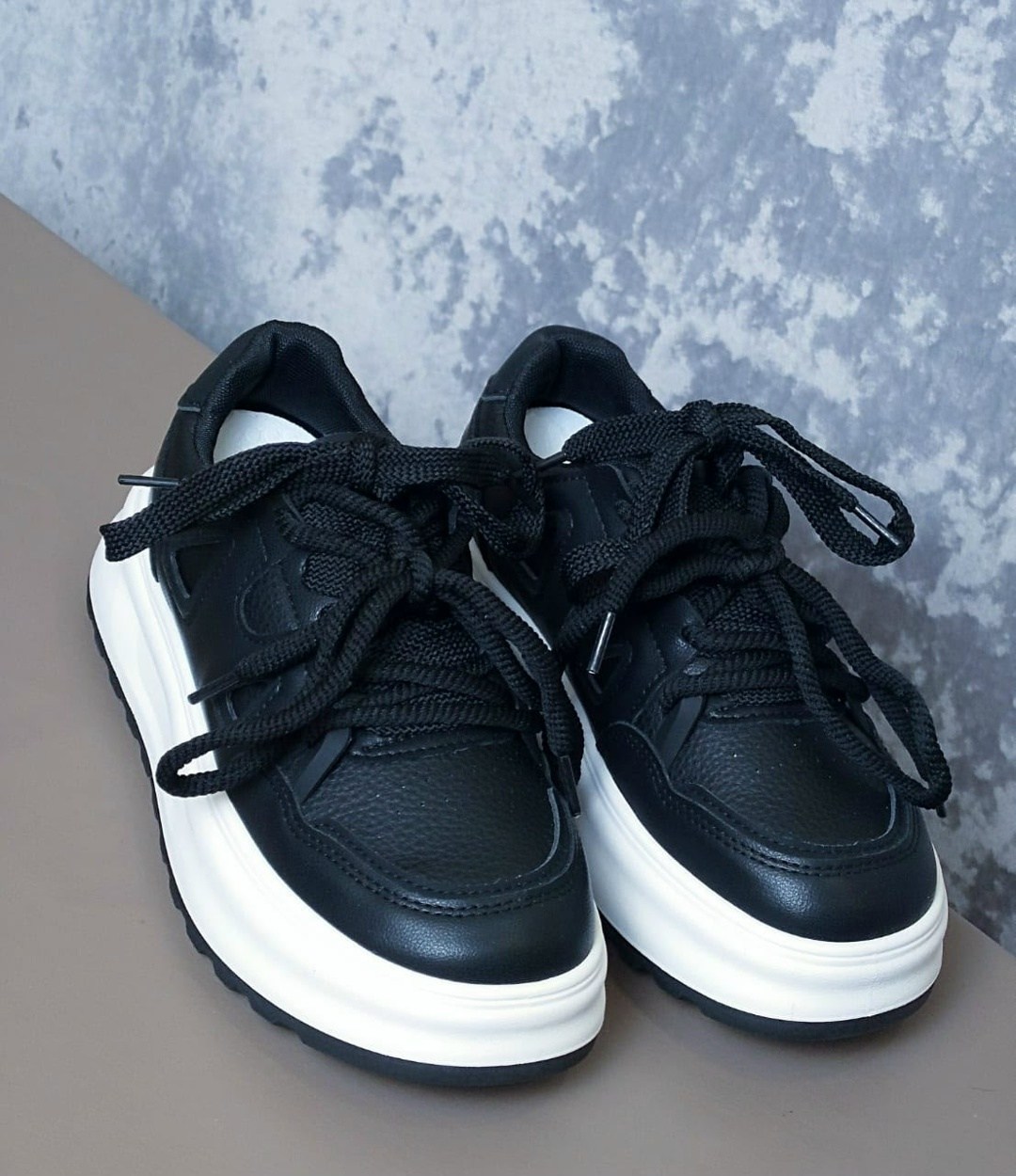 ,кроссовки женскиe,кроссовки для женщин,модные кроссовки,повседневные кроссовки