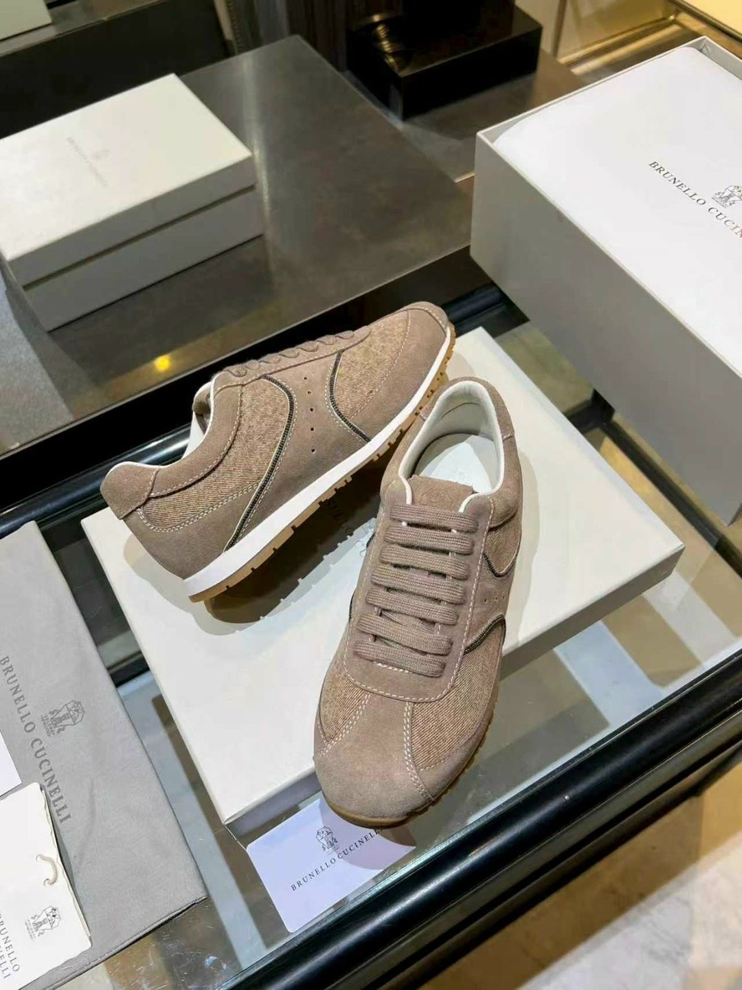 кроссовки brunello cucinelli замшевые,brunello cucinelli  женская кроссовки 2026,кроссовки brunello cucinelli,кроссовки замшевые,женские кроссовки