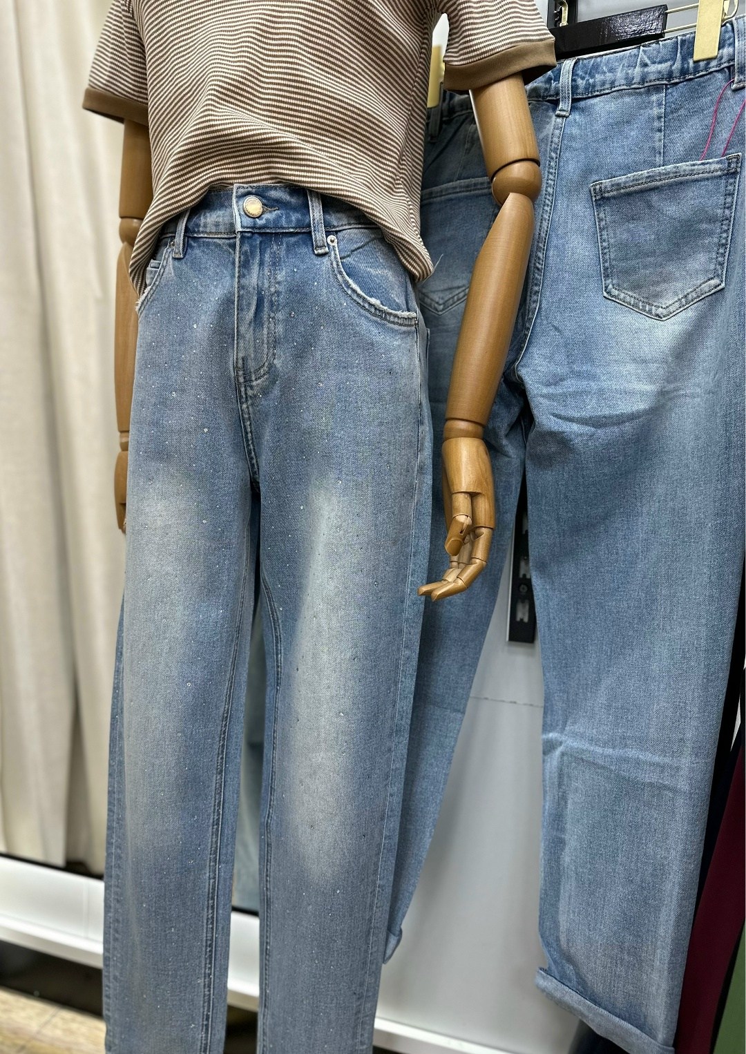 кожаная куртка,модная куртка,широкие джинсы,