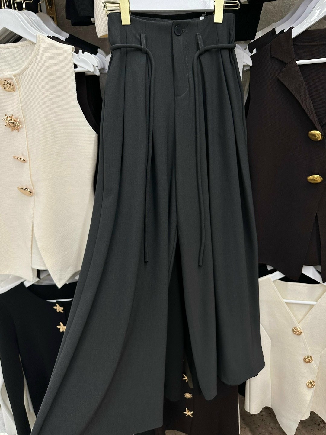 широкие брюки женские,широкие брюки для женщин,широкие брюки,брюки с широкими штанинами,брюки женские с широкими штанинами