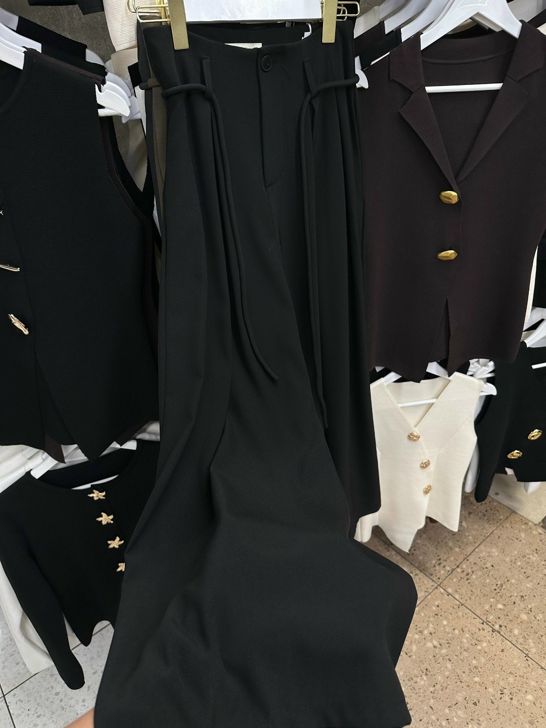 широкие брюки женские,широкие брюки для женщин,широкие брюки,брюки с широкими штанинами,брюки женские с широкими штанинами