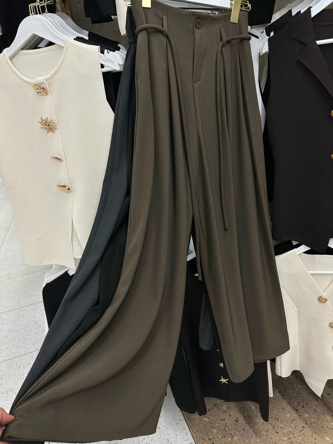 широкие брюки женские,широкие брюки для женщин,широкие брюки,брюки с широкими штанинами,брюки женские с широкими штанинами