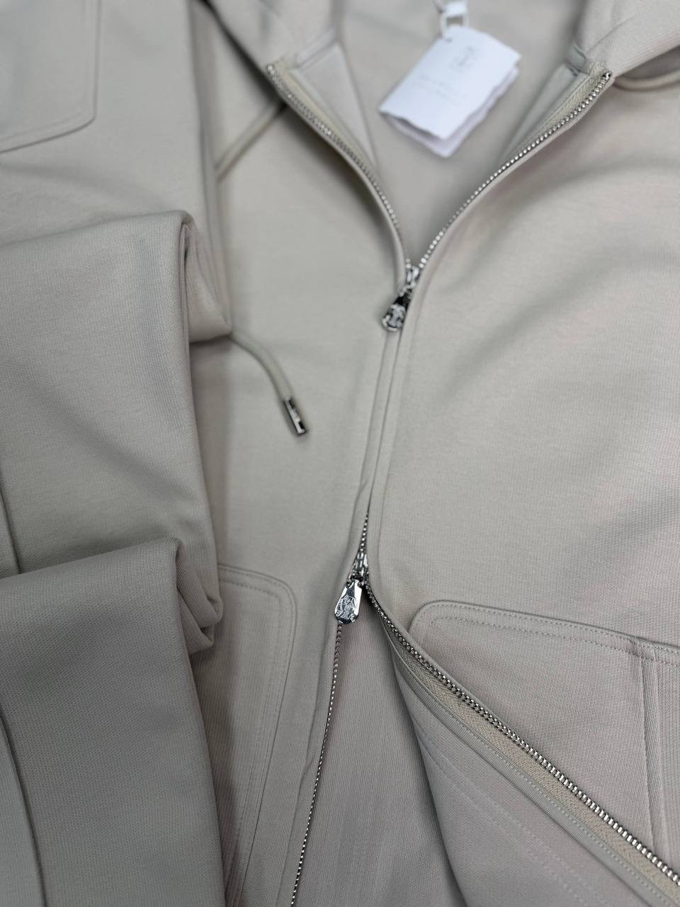 спортивный костюм brunello cucinelli,бежевая кофта,спортивные костюм,мужской спортивный костюм