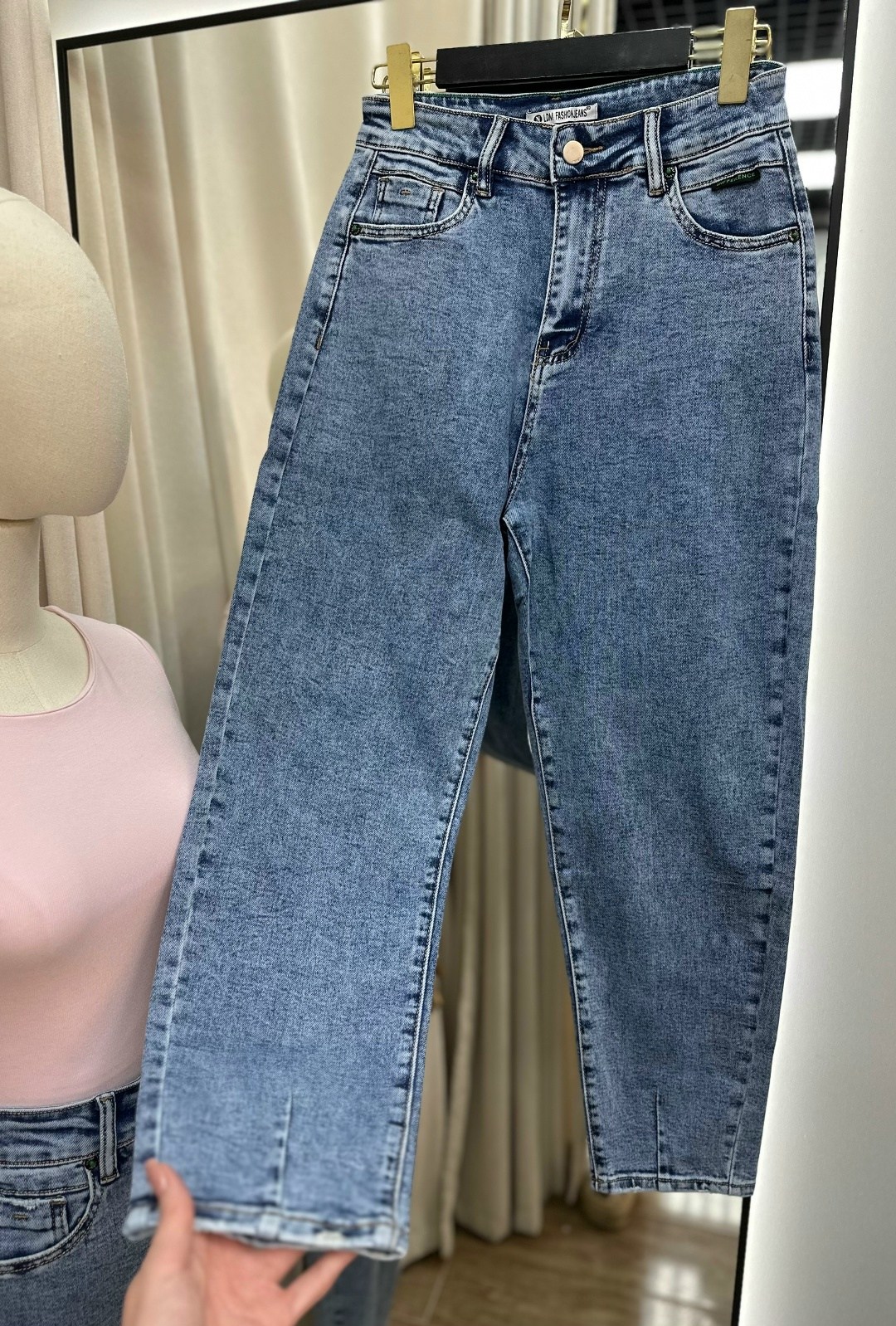 модные джинсы осень 2025,модные джинсы,джинсы тренд,джинсы 2026 женские модные тенденции,модные джинсы 2025