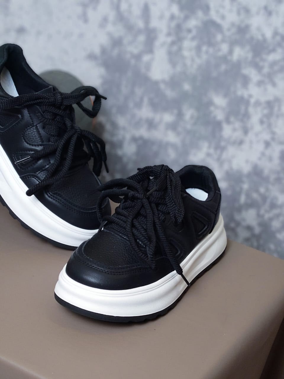 ,кроссовки женскиe,кроссовки для женщин,модные кроссовки,повседневные кроссовки