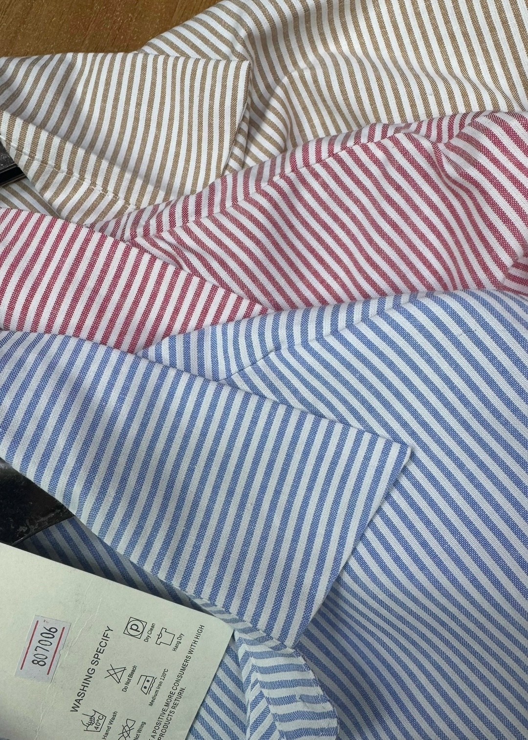 ткани хлопок,рубашка в полоску,ткань в полоску,рубашечный хлопок жатый (сирсакер) бело-голубая полоска 2 мм,льняная ткань