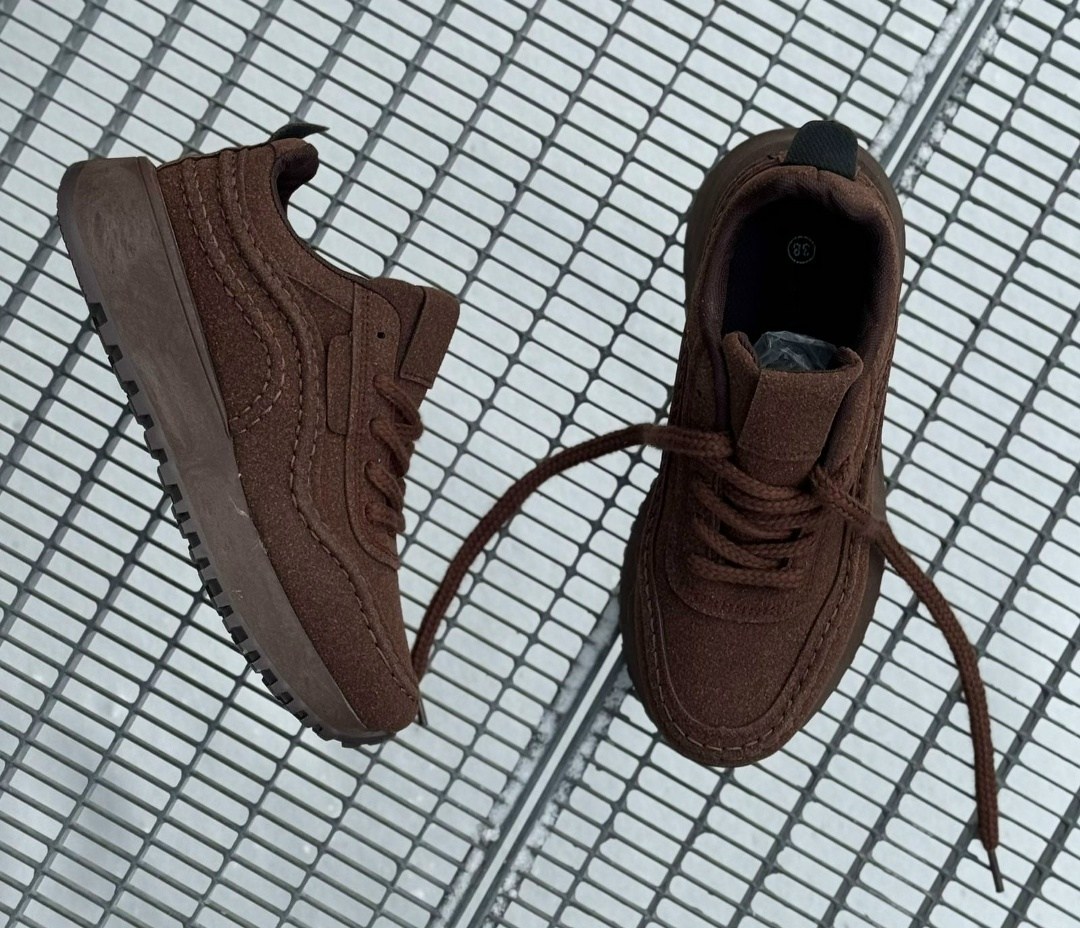 кроссовки женские,кроссовки найк женские черные на белой подошве,,черные кроссовки,кроссовки замш