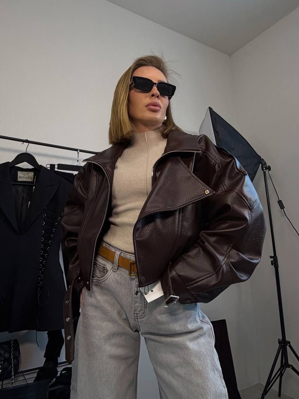 женская куртка кожаная оверсайз короткая okssana firsanova,кожаная куртка,кожаная куртка оверсайз,кожаная куртка женская,куртка женская