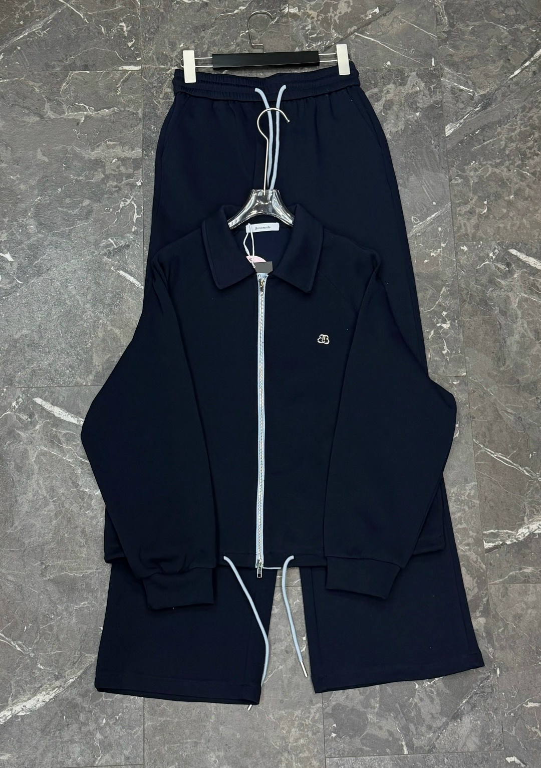 женский трикотажный костюм,костюм трикотажный,женские спортивные костюмы,костюм спортивный на флисе leo.ni цвет светло-серый,спортивный костюм