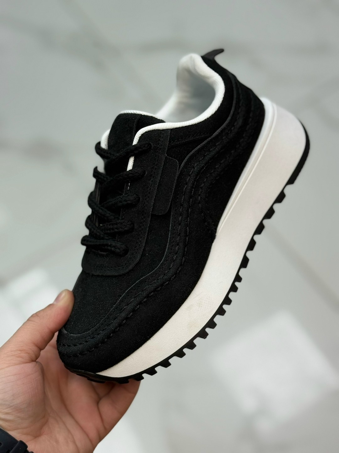 ,кроссовки женскиe,повседневные кроссовки,стильные кроссовки,массивные кроссовки