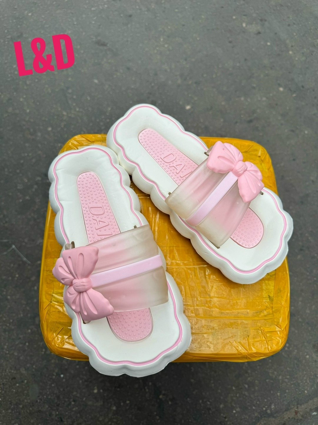 ,шлепанцы женские,летние тапочки,модные тапочки,шлепанцы модные