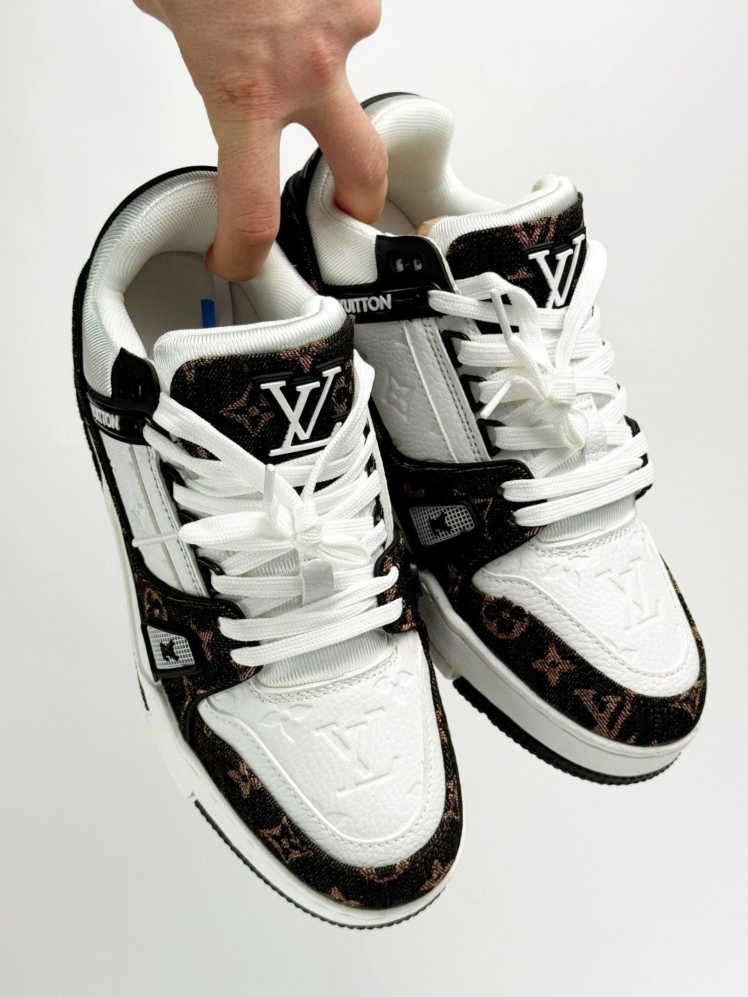 кроссовки louis vuitton trainer,кроссовки louis vuitton,кроссовки луи виттон,мужские кожаные кроссовки louis vuitton trainer белые с черным,кроссовки луи виттон женские