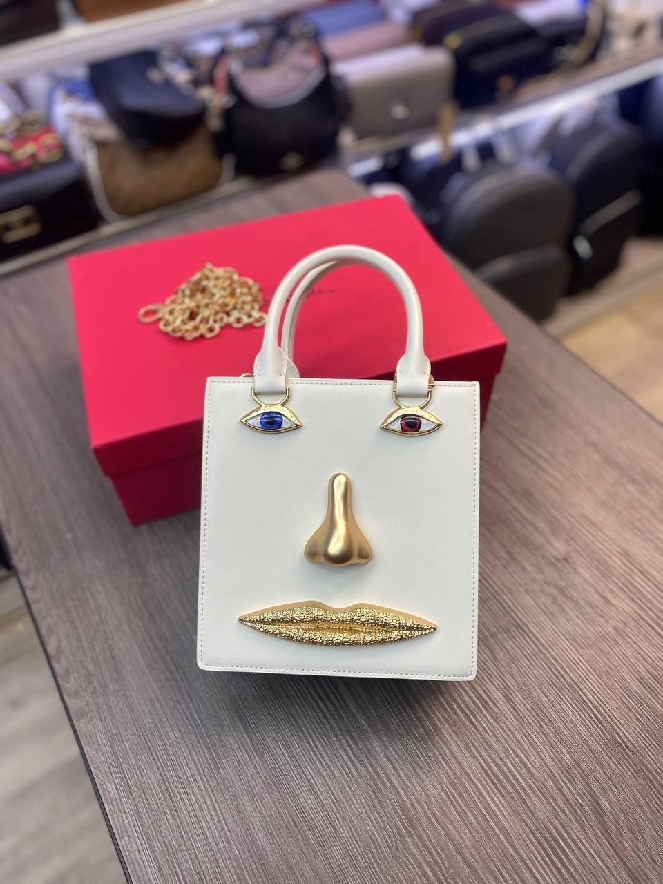 сумка-тоут schiaparelli,сумка schiaparelli,сумка женская schiaparelli,бархатная сумка для глаз schiaparelli premium sense demon,сумка schiaparelli натуральная кожа