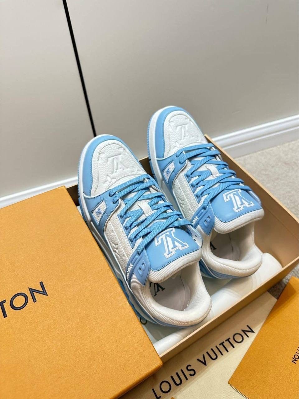 кроссовки louis vuitton trainer,луи виттон кроссовки голубые,кроссовки луи виттон женские,louis vuitton кроссовки,кеды луи виттон