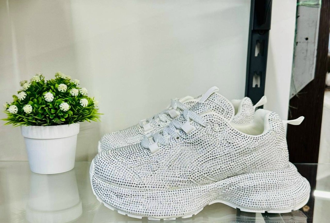 женские кроссовки,кроссы женские,кроссовки модные,повседневные кроссовки,вязаная