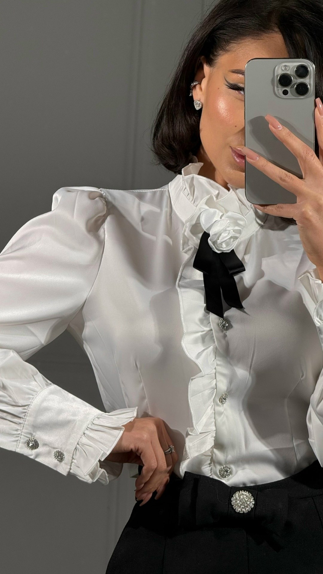 блузка женская,стиль одежды,атласная блузка с рюшами,белая блузка с жабо,рубашка викторианская