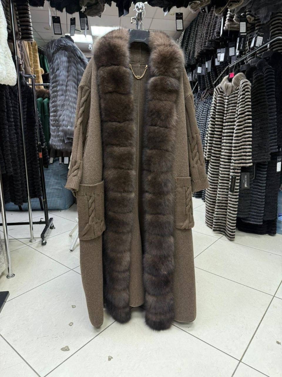 пальто с соболем loro piana,пальто с соболем двухстороннее кашемир loro piana,кашемировое пальто loro piana с соболем,длинный кардиган с мехом,пальто с мехом