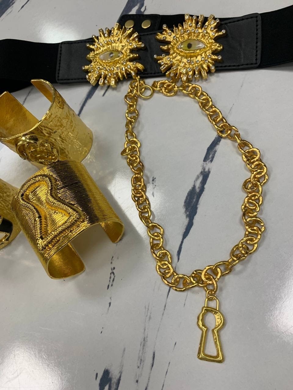 украшения браслеты,широкие браслеты,украшения ювелирные,золотые украшения для женщин,браслет версаче женский