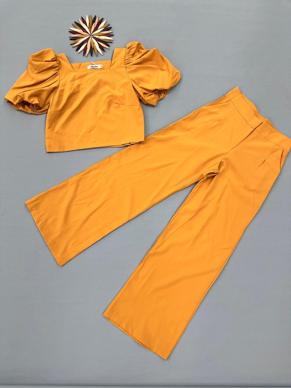 костюм нарядный для девочек,стильные костюмы,костюм для девочек,костюм желтый,брючный костюм для девочек