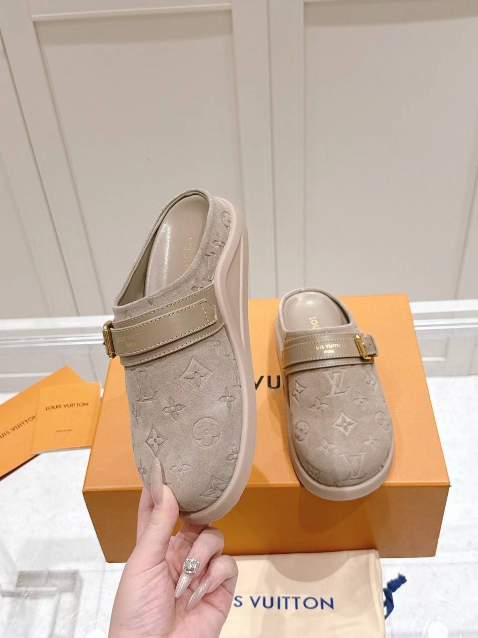 обувь,louis vuitton мюли,тапочки louis vuitton,туфли коричневые луи виттон мужские,модные тапочки