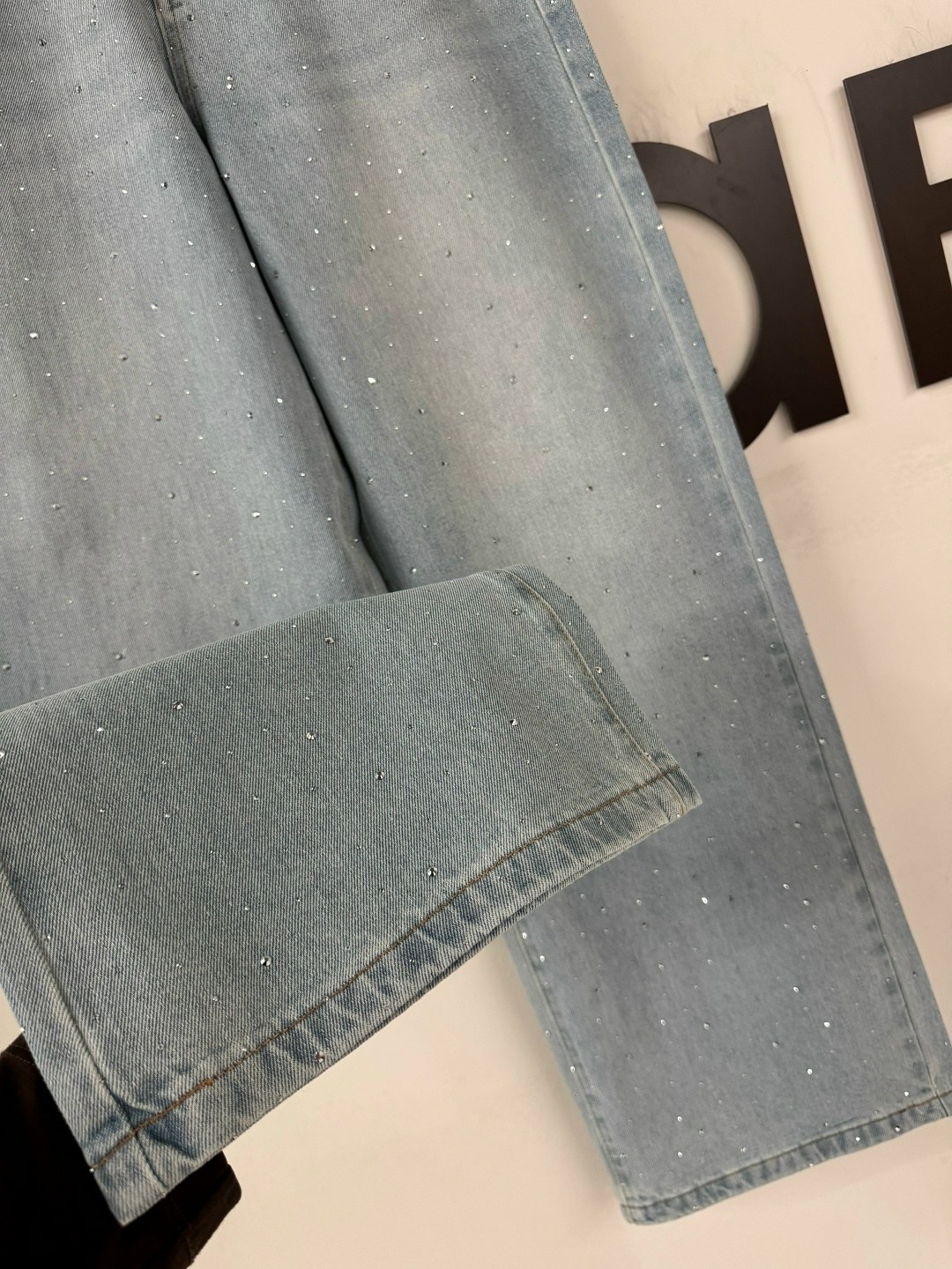 женские джинсы,джинсы широкие,широкие джинсы женские,модные джинсы,стильные джинсы