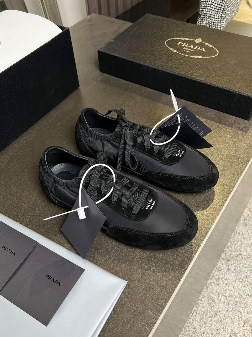 ,кроссовки prada,лоферы prada,prada туфли,кроссовки prada женские